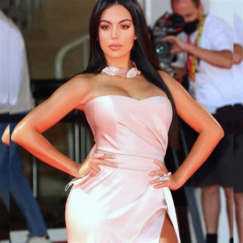 georgina rodriguez größe|Georgina Rodríguez Bio, Age, Height, Boyfriend, Net。